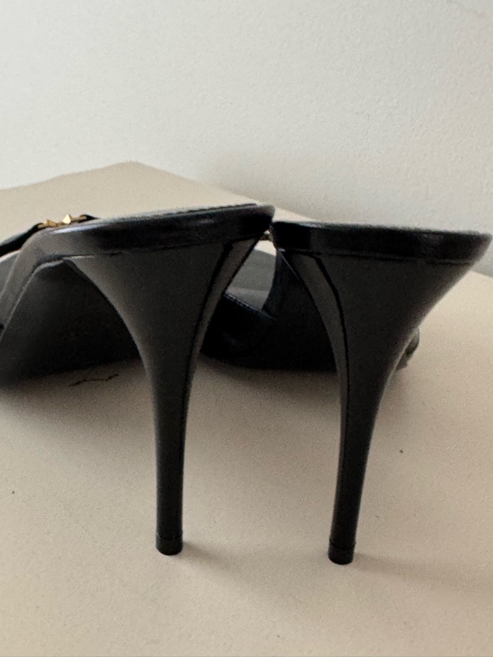 SAINT LAURENT BABYLONE MULES IN SMOOTH LEATHER
BLACK - Picture 7 of 11